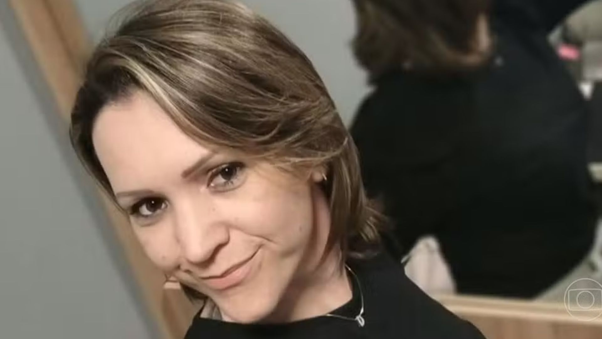Mistério na cela: qual causa da morte da suspeita de envenenar família com bolo?