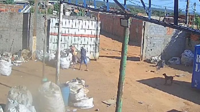 Homem é morto a pauladas em galpão de reciclagem no Distrito Federal