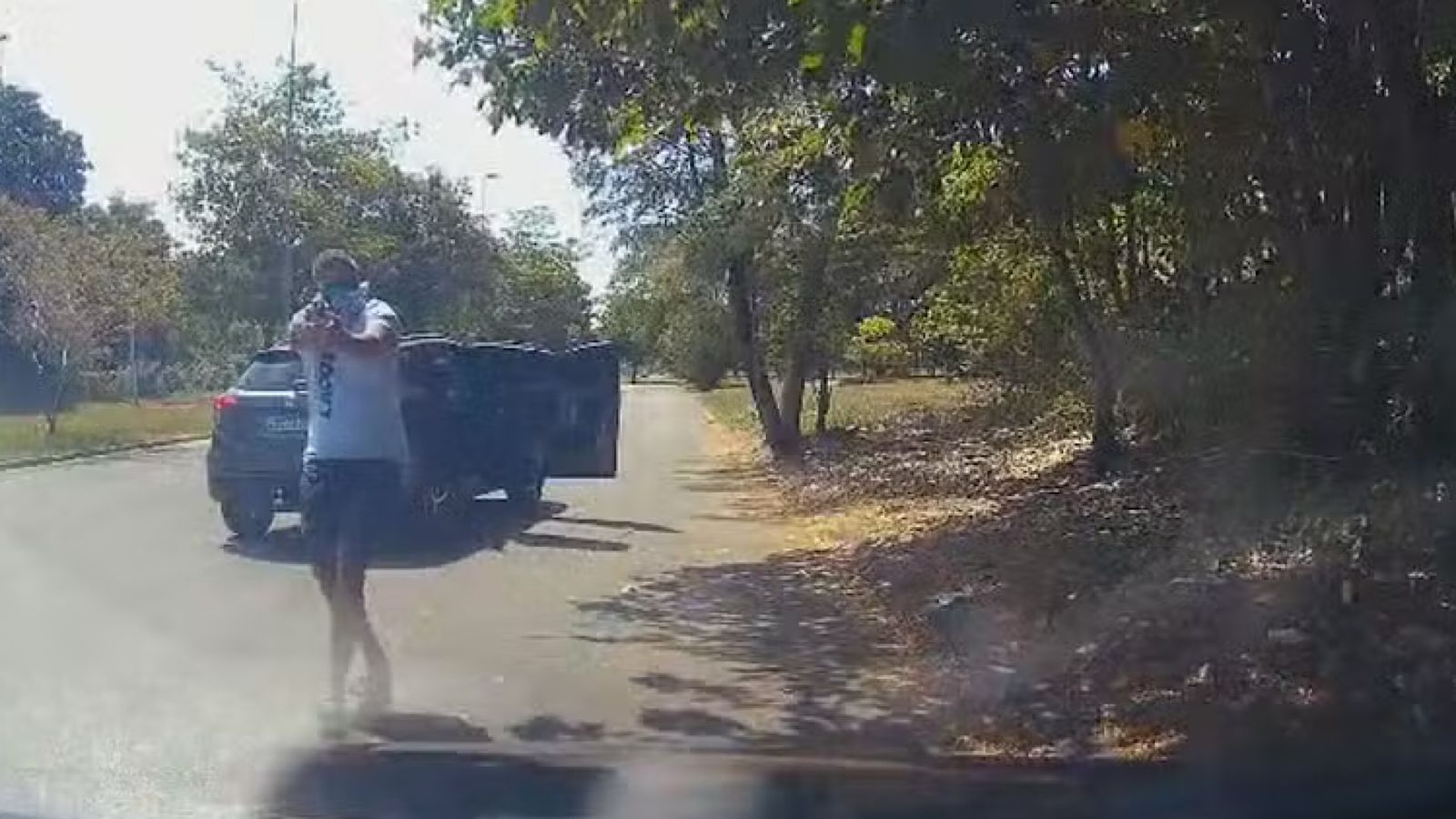 Motorista sofre tentativa de assalto e tem carro alvejado no Rio de Janeiro