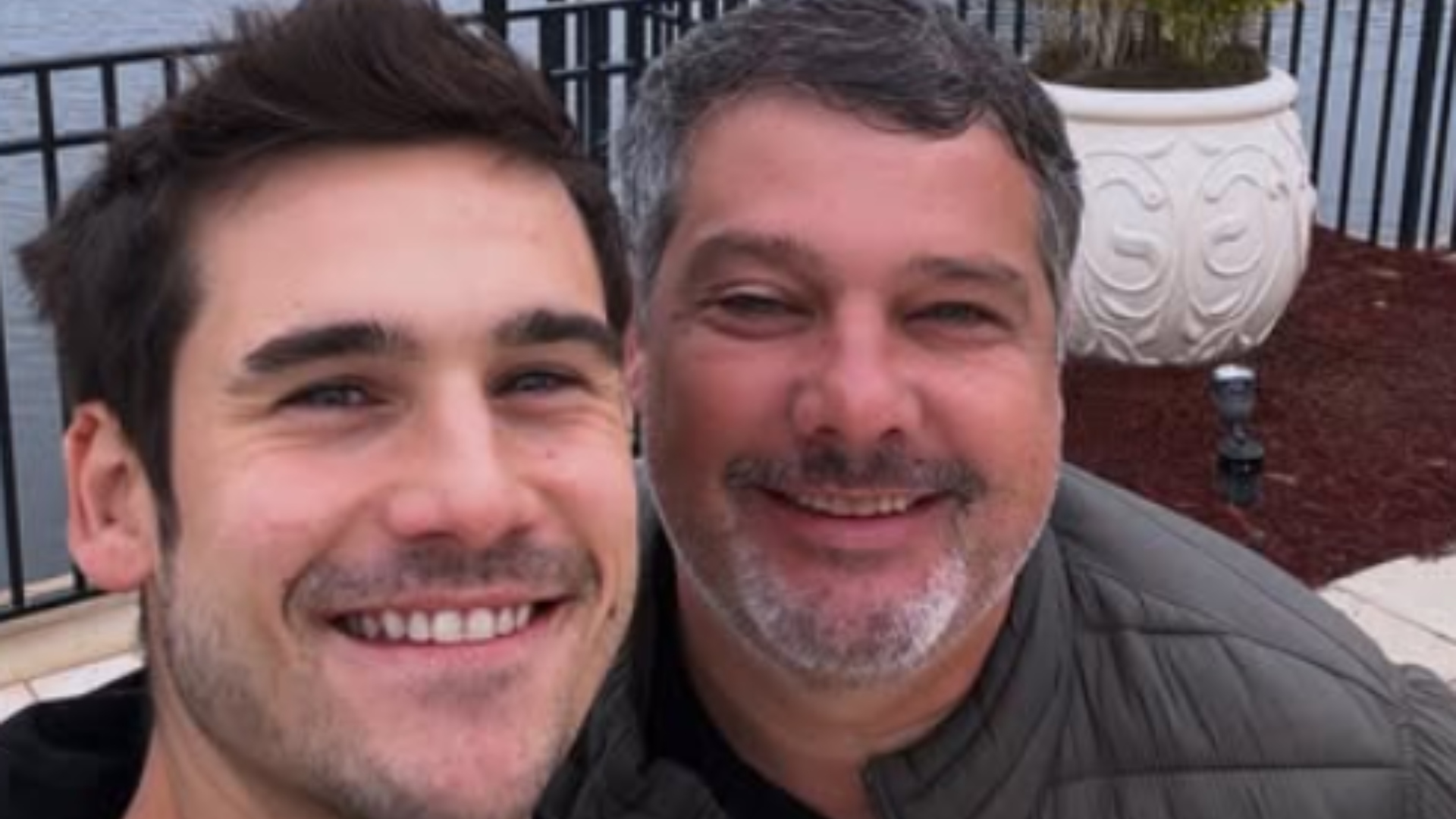 Nicolas Prattes celebra estado de saúde do pai após internação repentina: ‘Ninguém sabe’