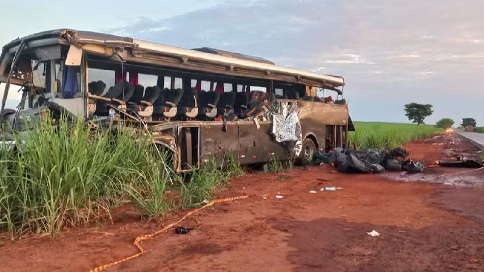 Polícia determina prisão de motorista envolvido em acidente que causou morte de 12 universitários