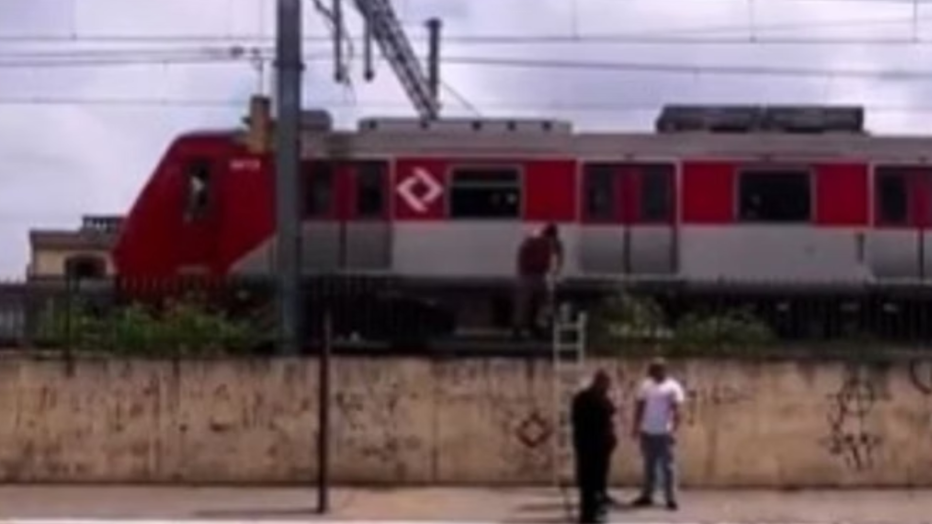 Adolescente morre atropelado por trem na Linha 12-Safira da CPTM em São Paulo