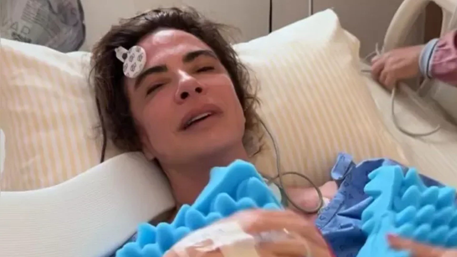 Após cirurgia de emergência, Luciana Gimenez desabafa nas redes sociais: ‘Uma tortura’