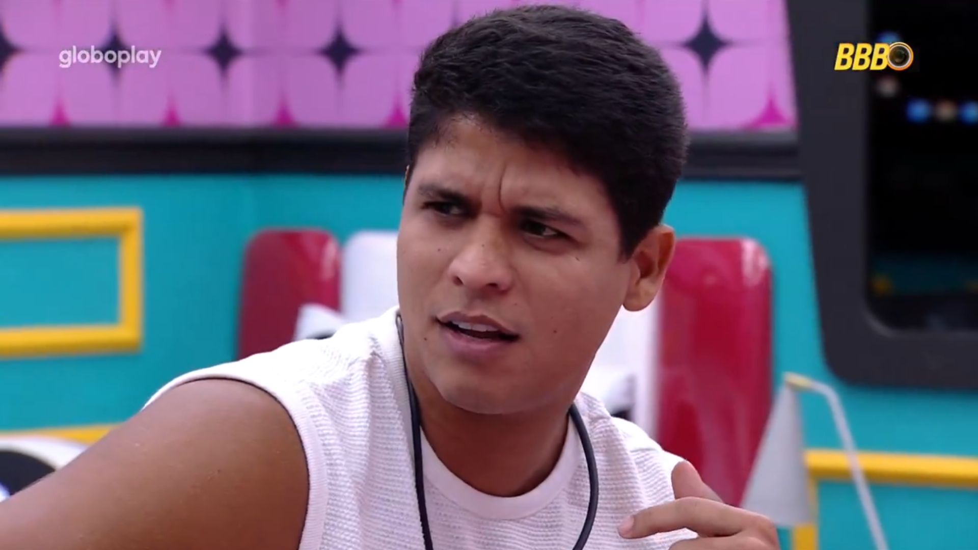 BBB 25: Guilherme escuta fofocas de Seu Fifi e promete no Sincerão: ‘Briga’