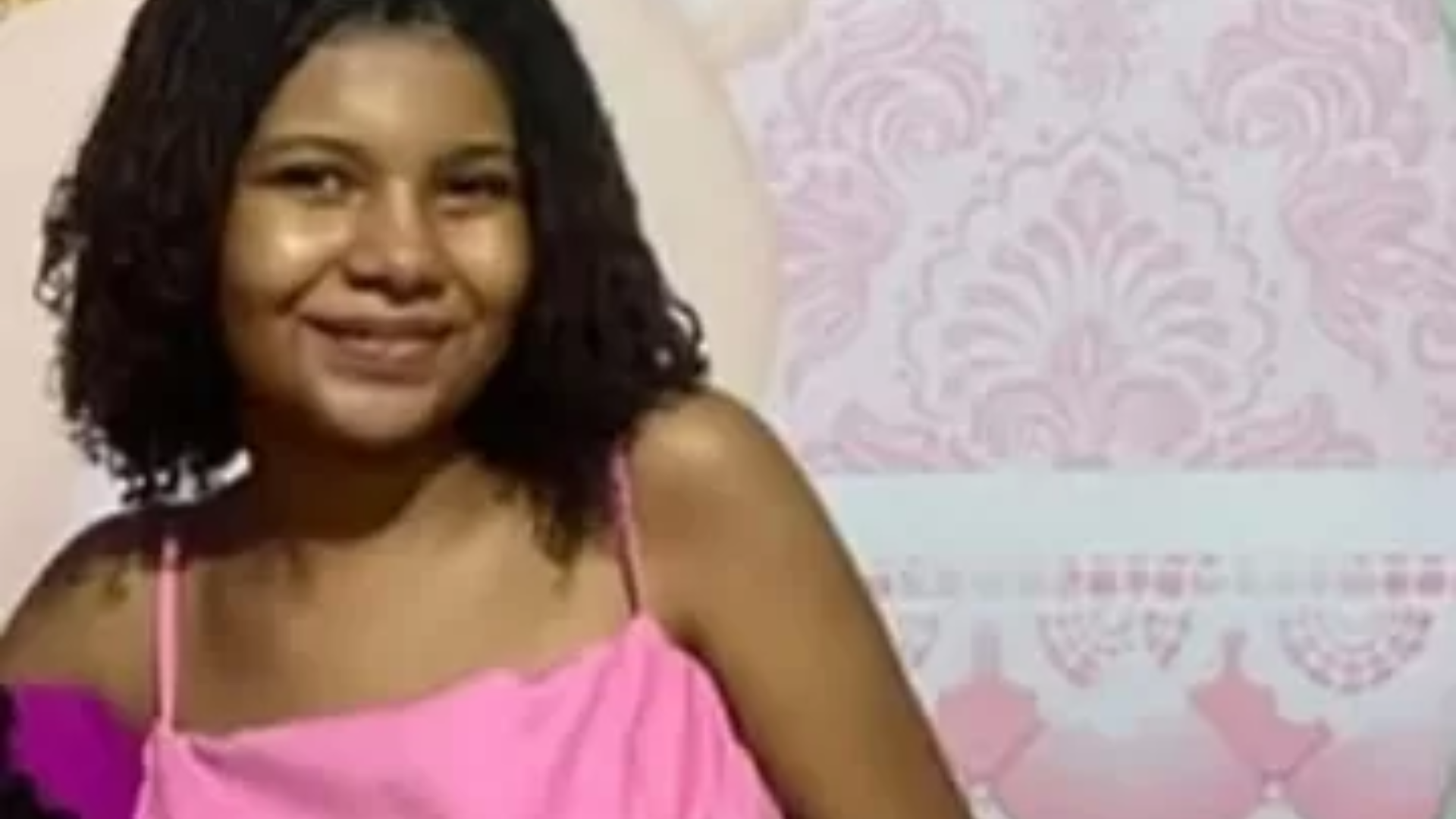 Bebê que foi arrancado da barriga de adolescente vai ser criado pela avó
