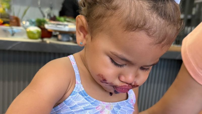 Bruna Biancardi mostra momento fofo de Mavie se lambuzando de açaí