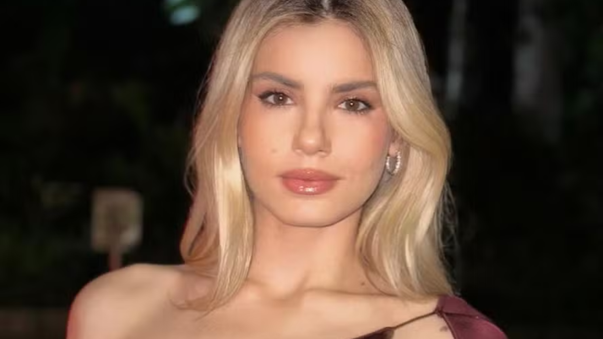Camila Queiroz abre o jogo sobre pressão estética: ‘Deveria colocar silicone’