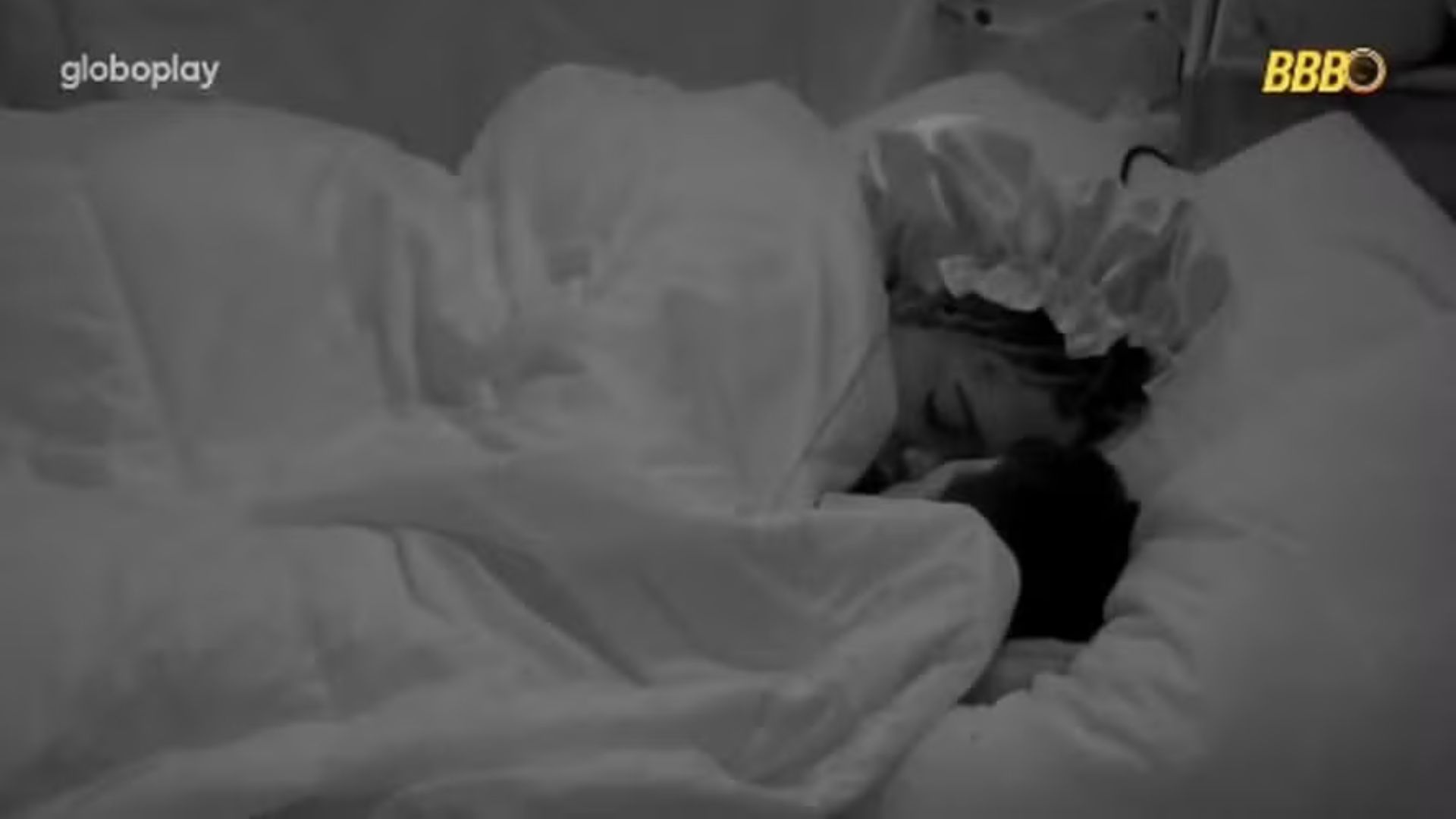 BBB 25: Camilla Maia reage a beijo de Thamiris Maia e João Gabriel: ‘Necessidade de carinho’