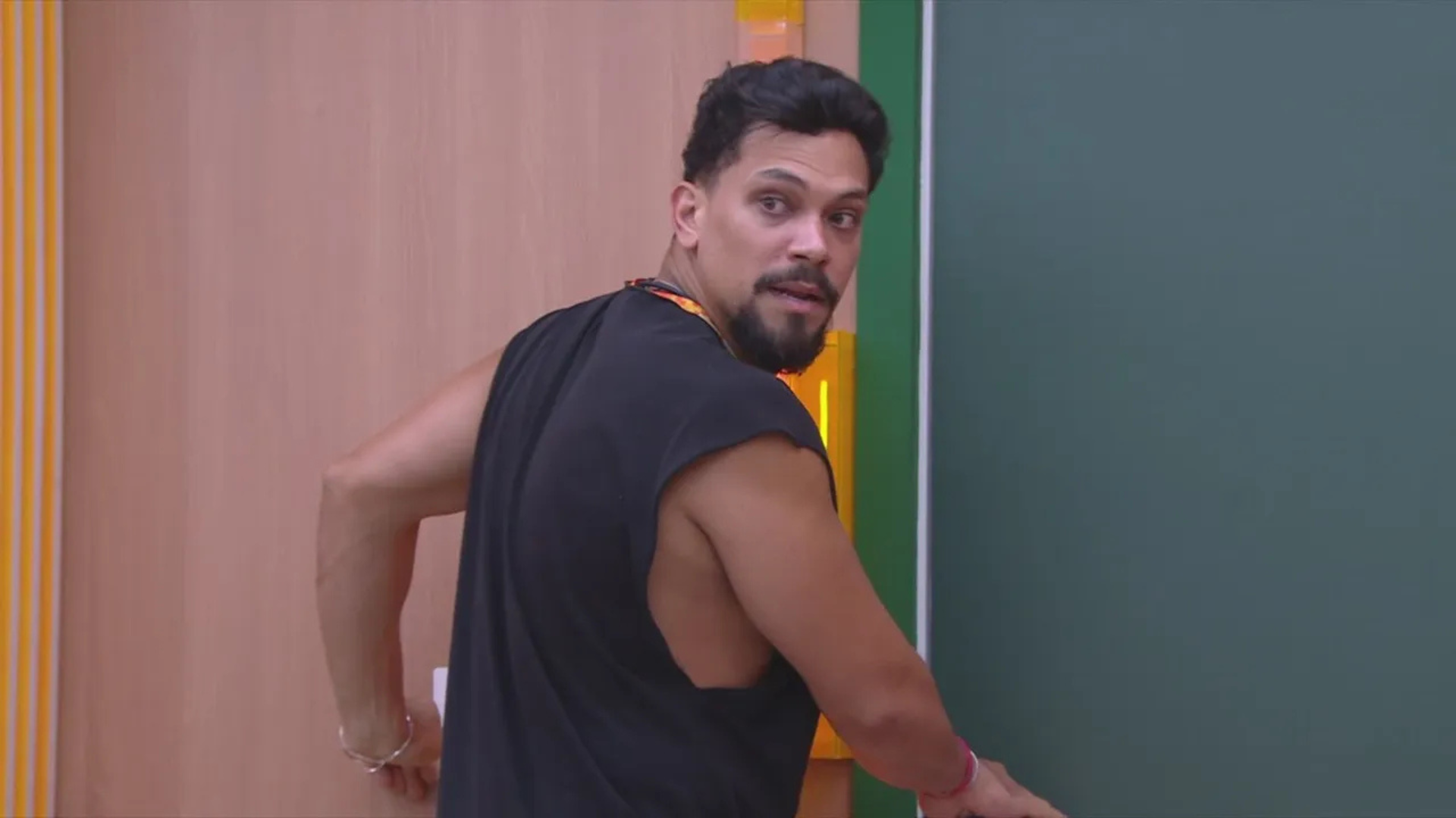 BBB 25: Ex-brother explica significado de expressão ‘pomba suja’ usada por Vinícius no Sincerão