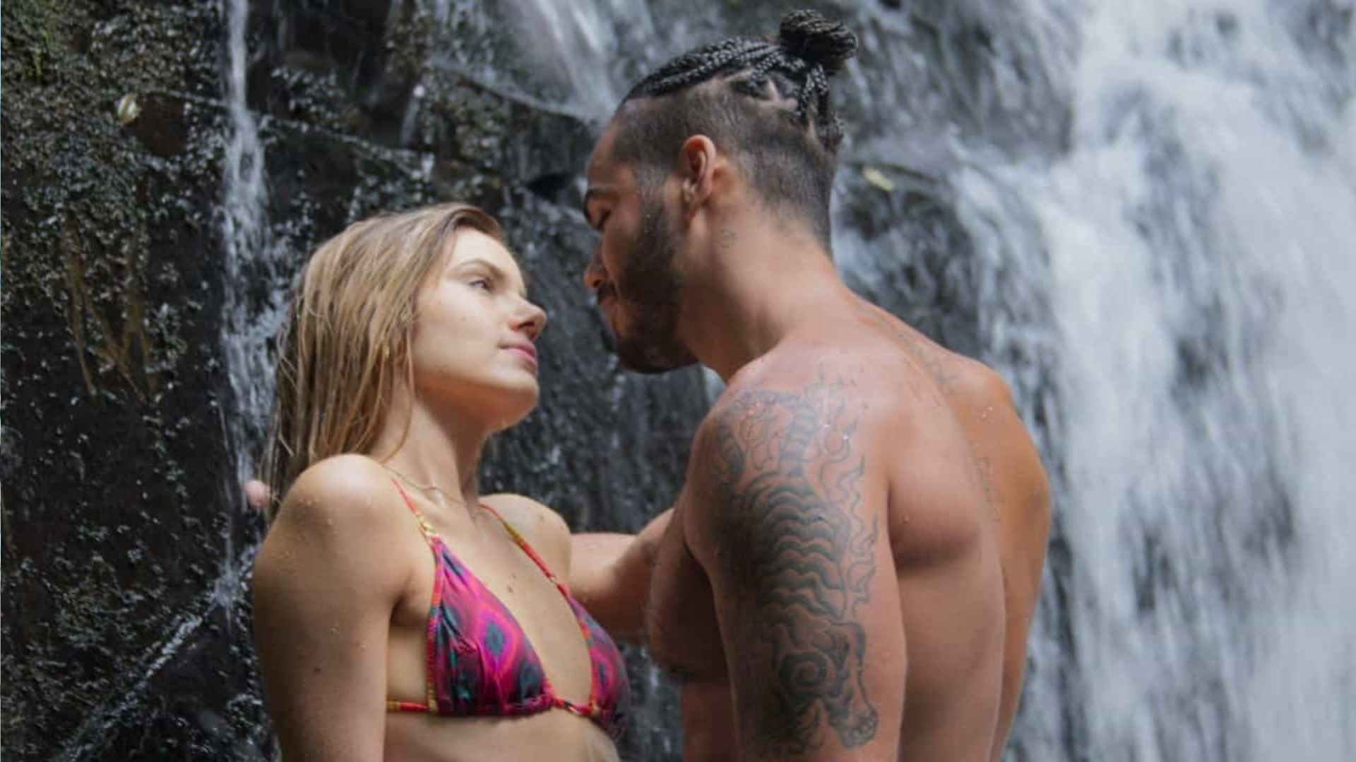 Ator de Beleza Fatal revela perrengue em cena íntima com Camila Queiroz: ‘Bunda de fora’