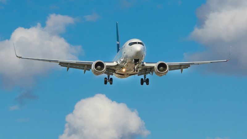 Companhia aérea é condenada a pagar R$ 10 mil a irmãos por atraso no velório do pai