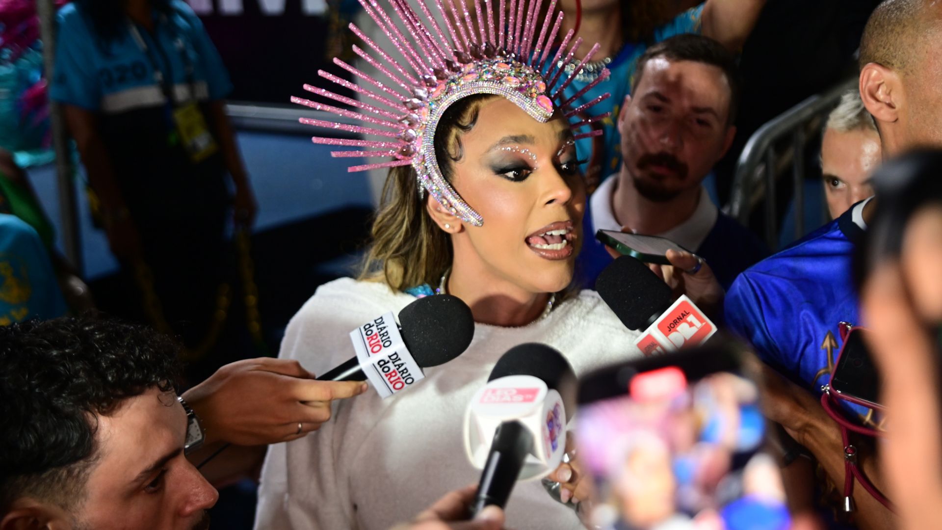 Globo corta discurso de Erika Hilton em desfile do Tuiuti e é acusada de transfobia