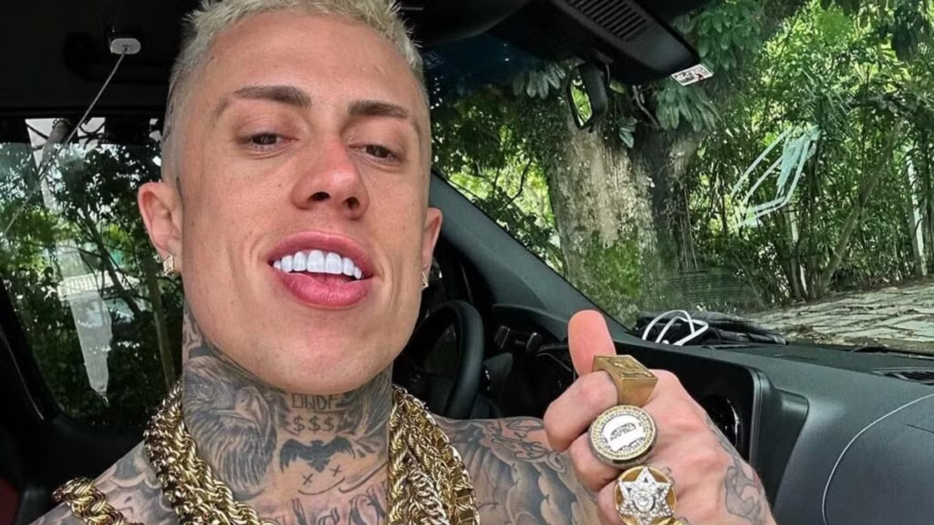 Fofura! MC Daniel posta foto com o filho, Rás: ‘O foco é você’