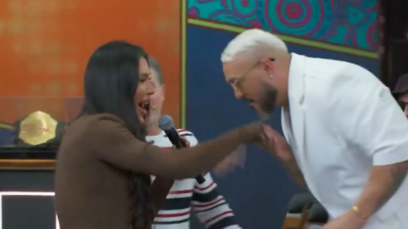 Gracyanne Barbosa reencontra Belo e público do ‘Domingão’ vai à loucura: ‘Beija, beija’