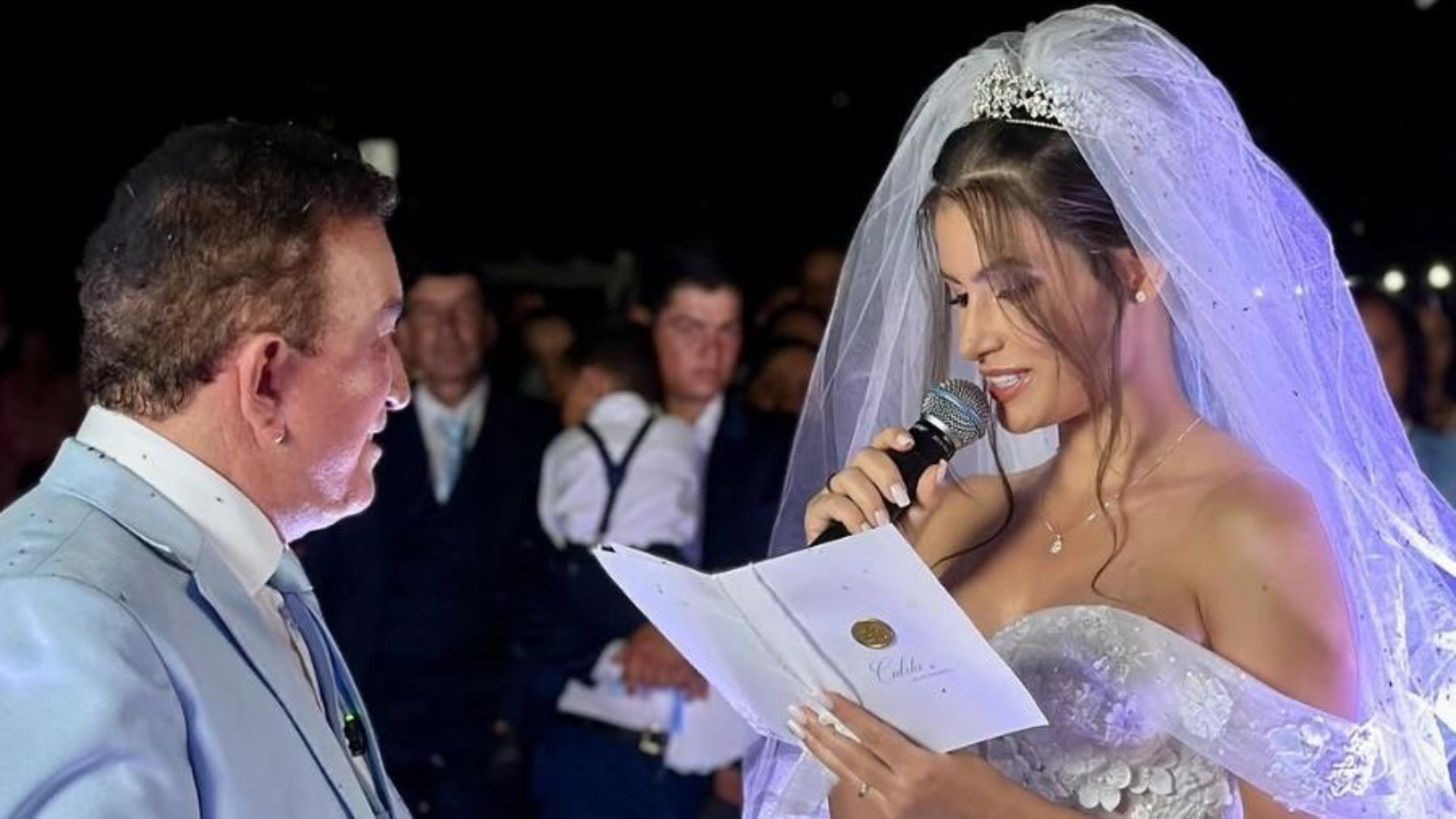 Grávida? Nova esposa de Amado Batista fala sobre família crescer