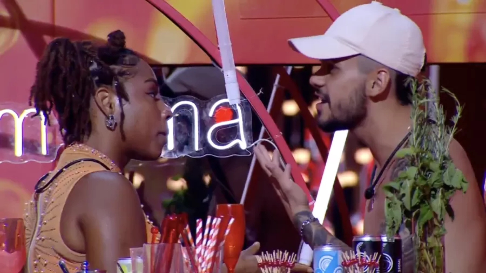 BBB25: João Gabriel sugere sentimento amoroso de Vitória por Thamiris: ‘Sintonia’