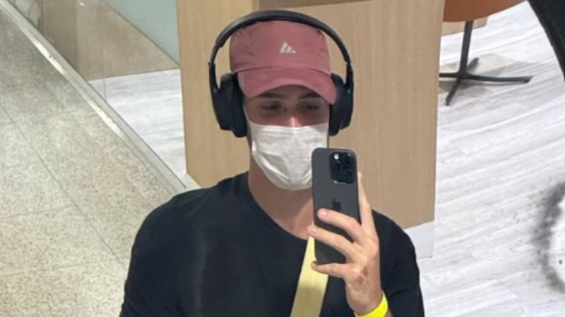 João Guilherme aparece com braço imobilizado no hospital; motivo da lesão vem à tona