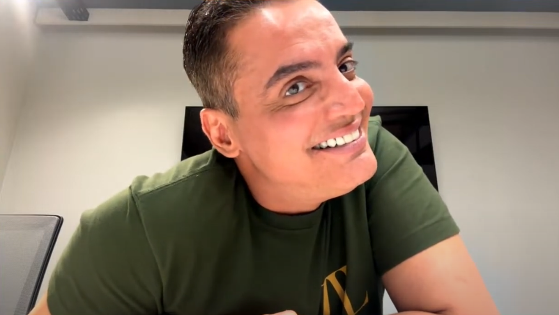 Leo Dias revela crush em famoso polêmico: ‘O macacão abria e eu falava Jesus!’