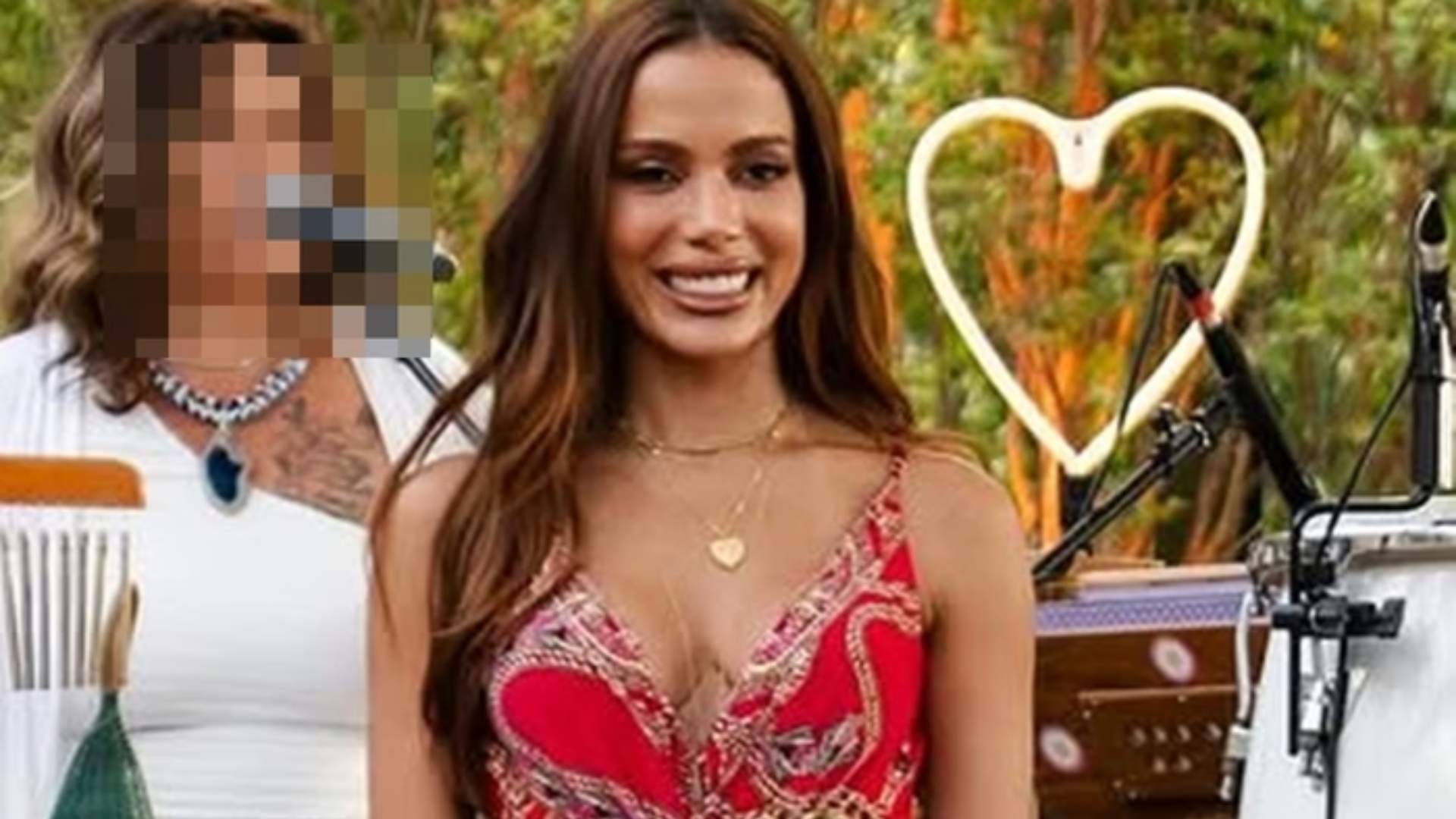 Novo amor? Anitta surge ao lado de suposto affair no aniversário da cantora