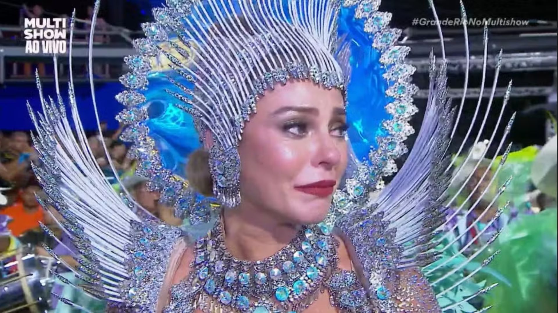 Paolla Oliveira chora em último desfile como rainha da Grande Rio: ‘Dorzinha’