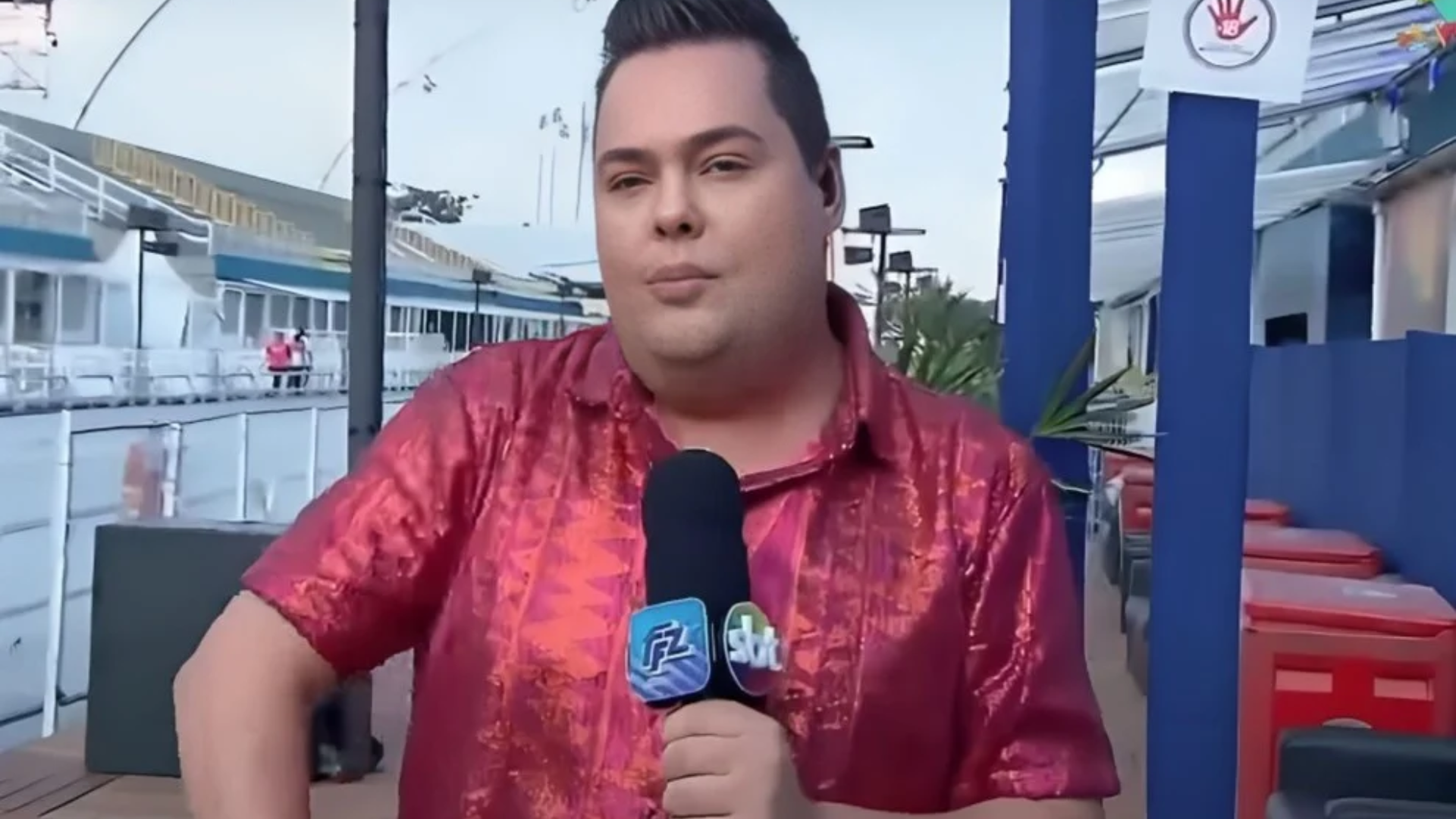 Repórter do Fofocalizando é agredido durante assalto em sambódromo