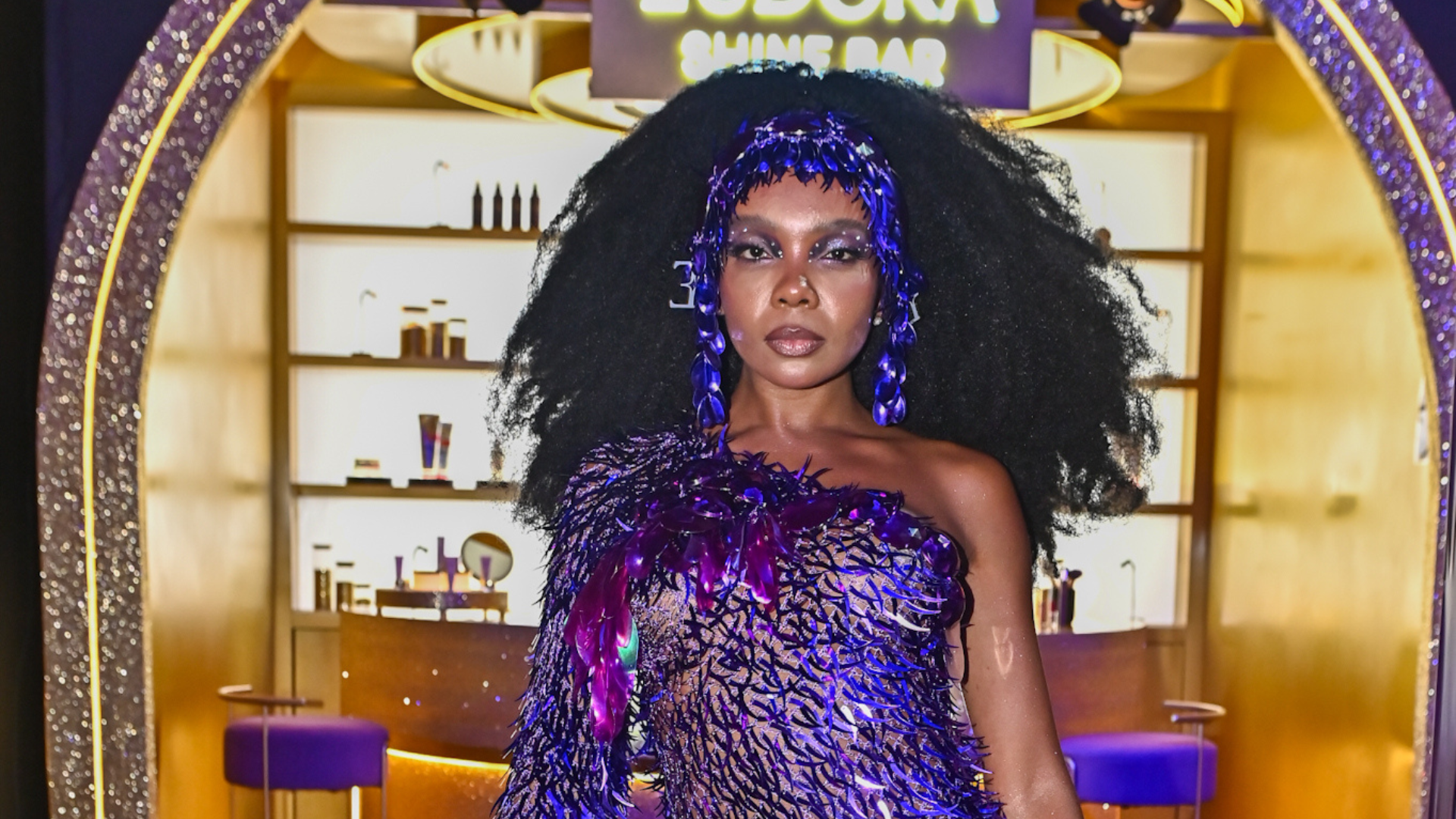 Thelminha brilha no Carnaval e reflete sobre cultura, moda e representatividade