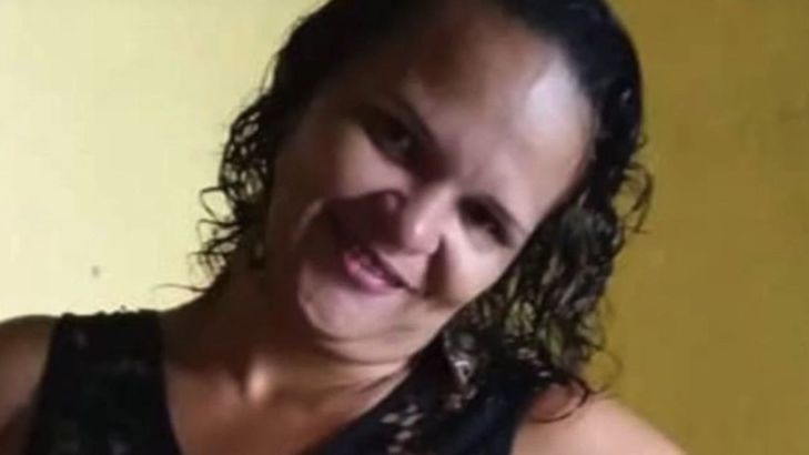 Mulher tem corpo queimado dentro de casa após ataque; entenda o caso