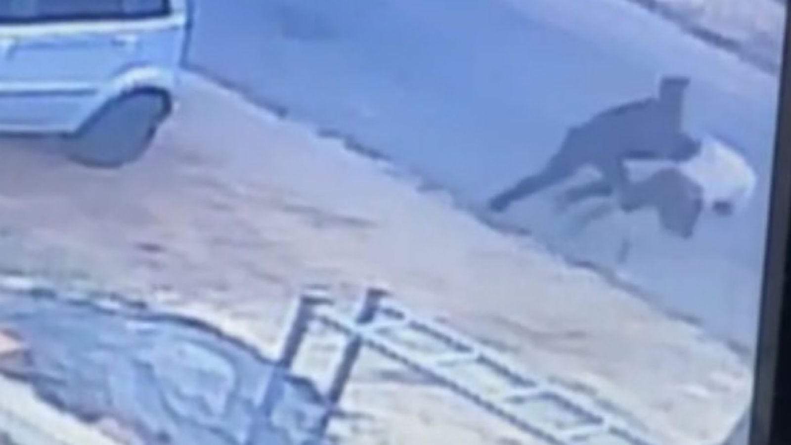 Idoso de 70 anos é espancado e mordido por assaltante ao sair para comprar pão
