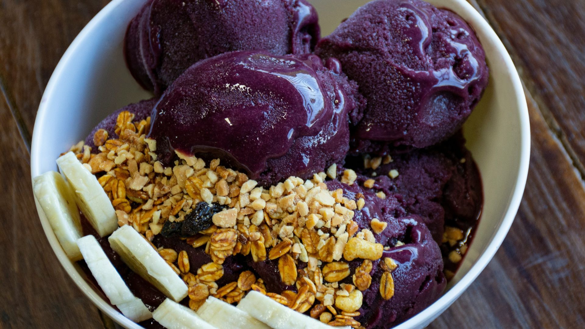 Bebê de oito meses morre e tia é internada na UTI após as duas consumirem açaí