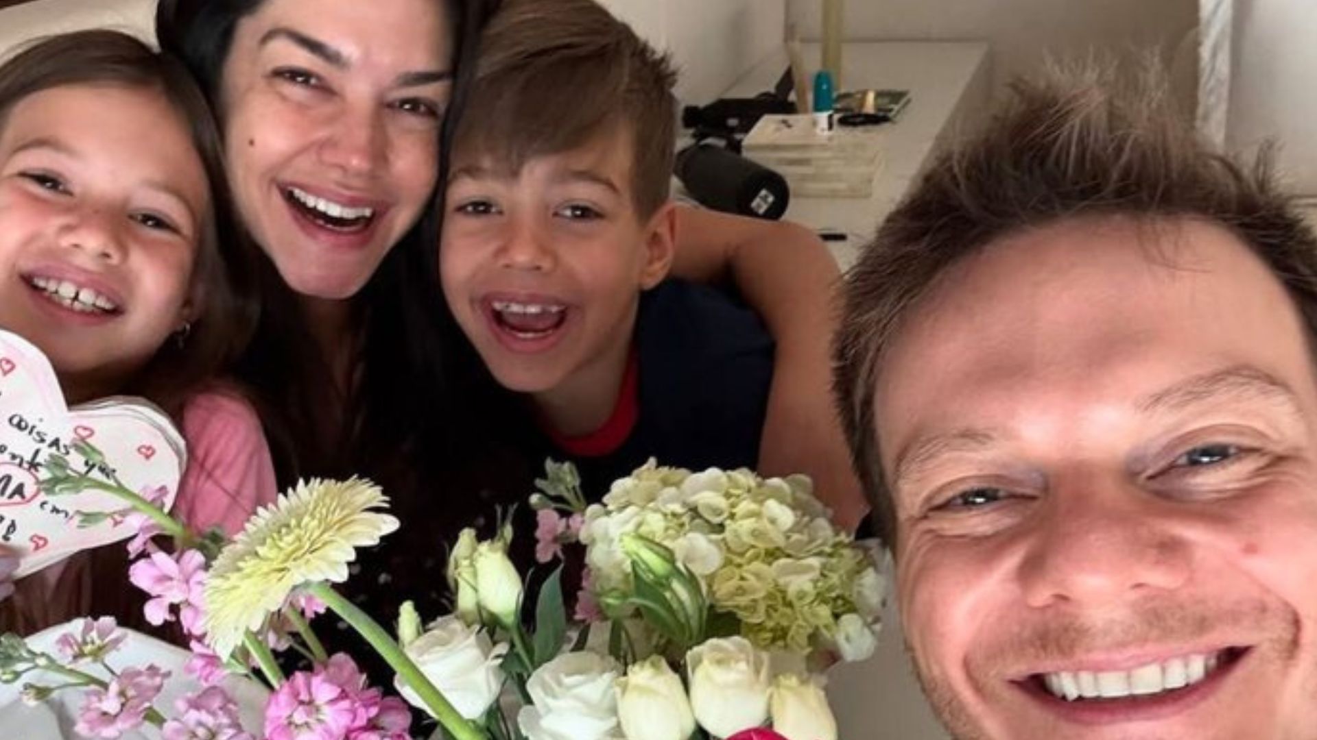 Thais Fersoza ganha presente de Michel Teló em aniversário e idade surpreende