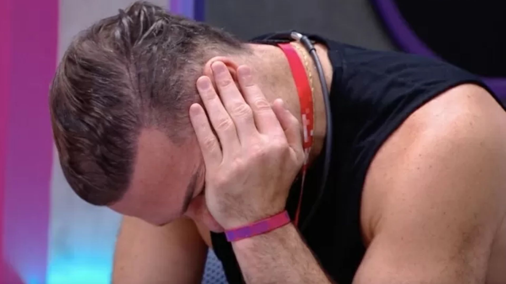 BBB 25: Diego Hypólito tem crise de choro ao ser castigado no reality: ‘Sozinho’