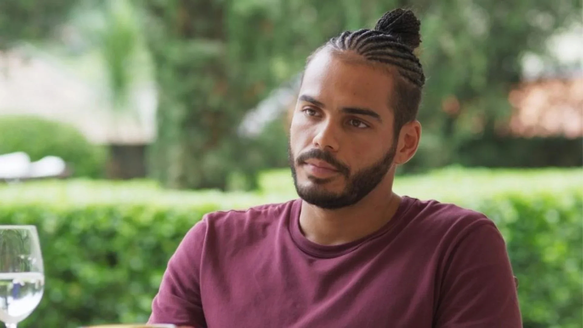 Gabriel de Beleza Fatal, ator reflete sobre cenas quentes na novela: ‘Não dá para fazer milagre’