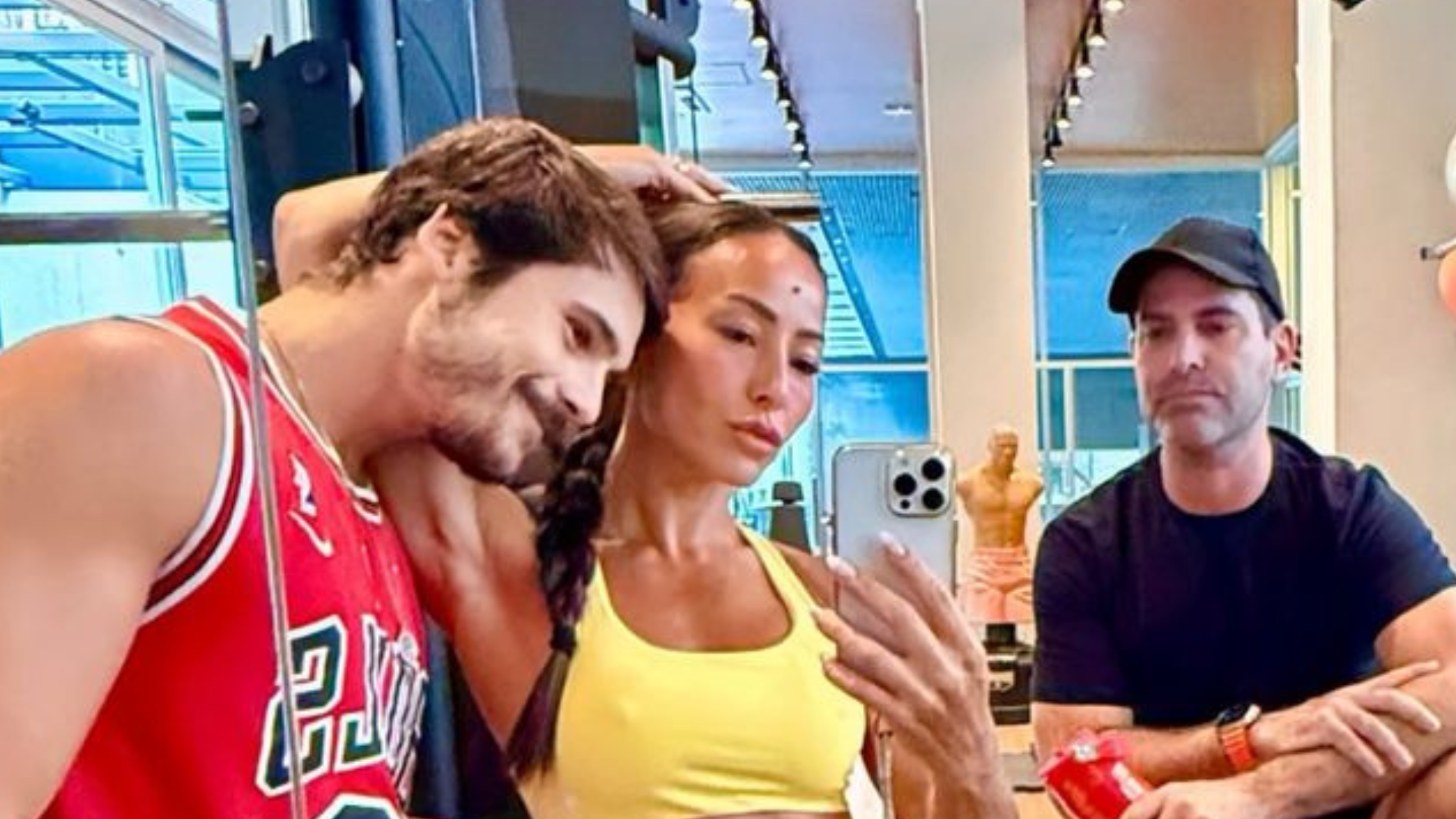 Na academia, Sabrina Sato e Nicolas Prattes exibem físico após lua de mel
