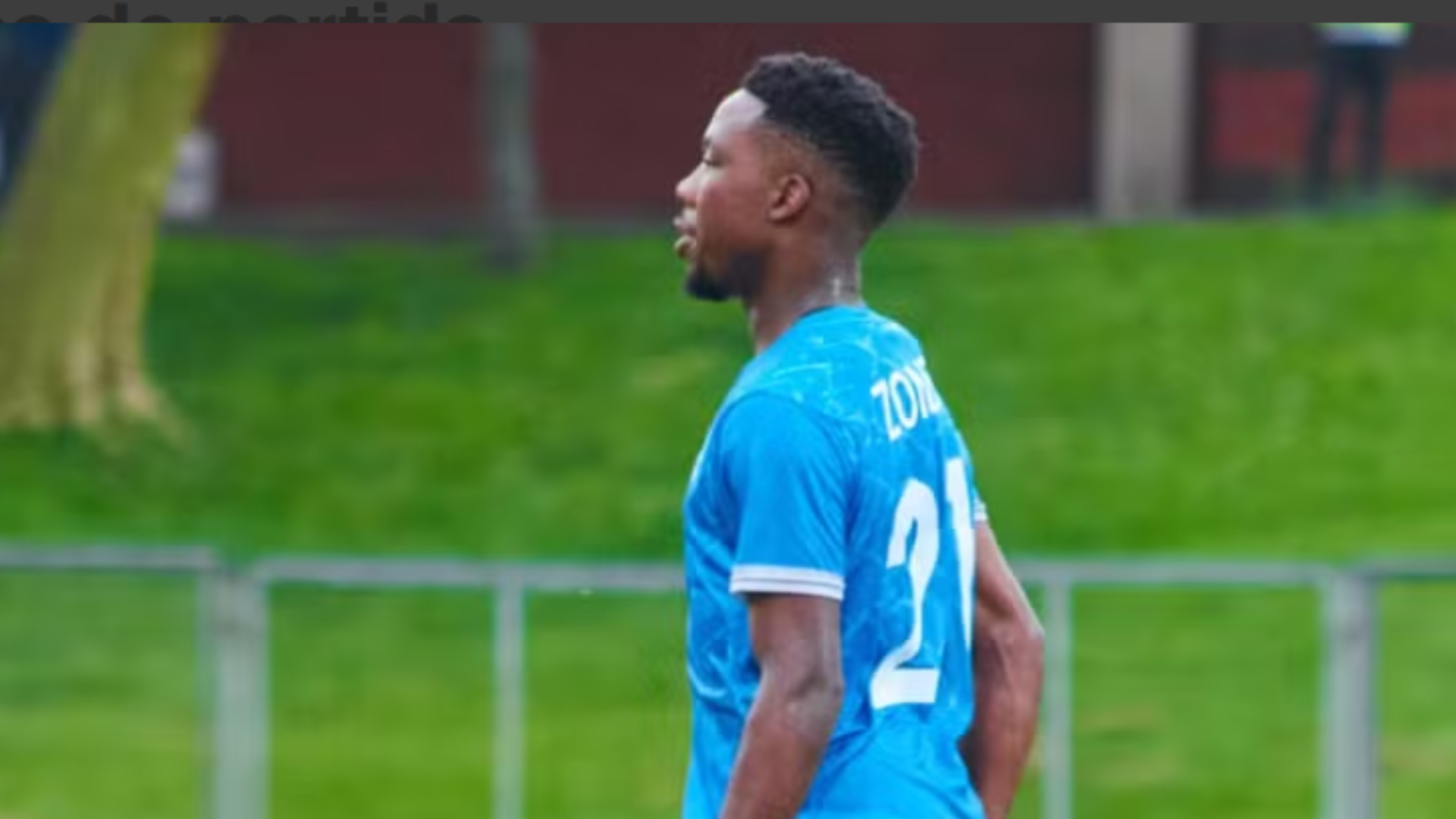 Luto! Jogador de 22 anos morre minutos antes de partida de futebol