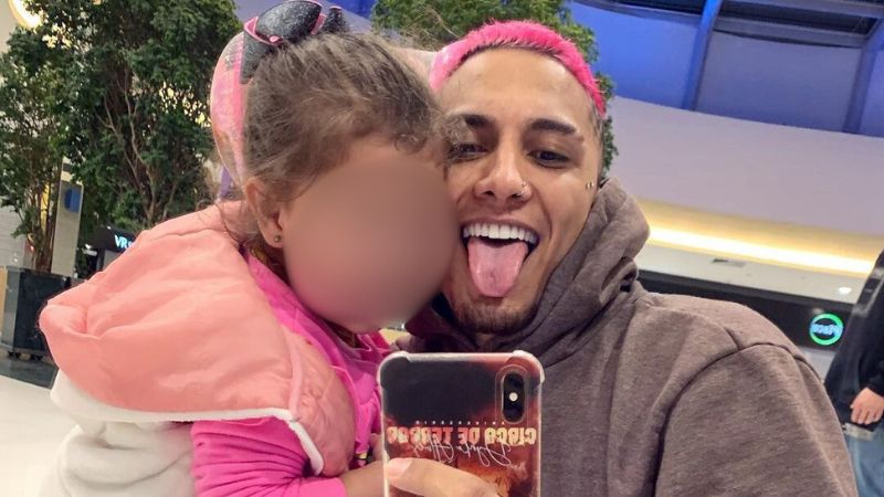 Filha de 8 anos de Dynho Alves recebe vídeo íntimo do cantor e mãe desabafa: ‘Podre’