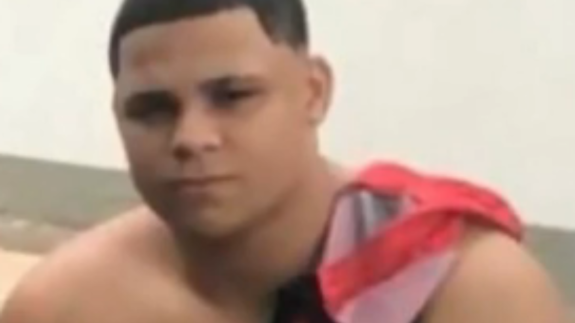 Jovem é morto a facadas pelo ex-padrasto após discutir com a mãe e agredir irmão no RJ