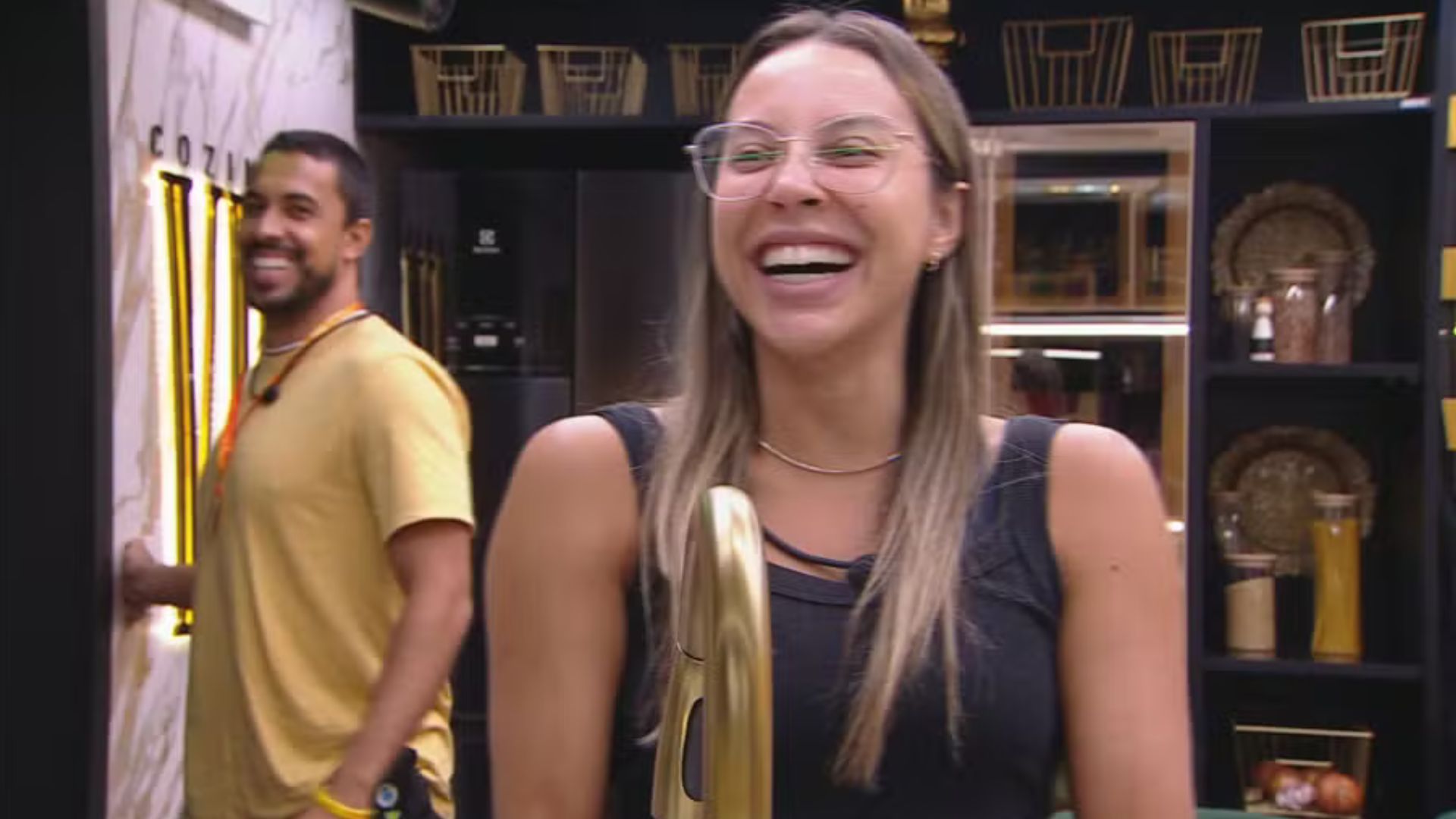 BBB25: Maike se joga para cima de Renata e sister tem reação inesperada