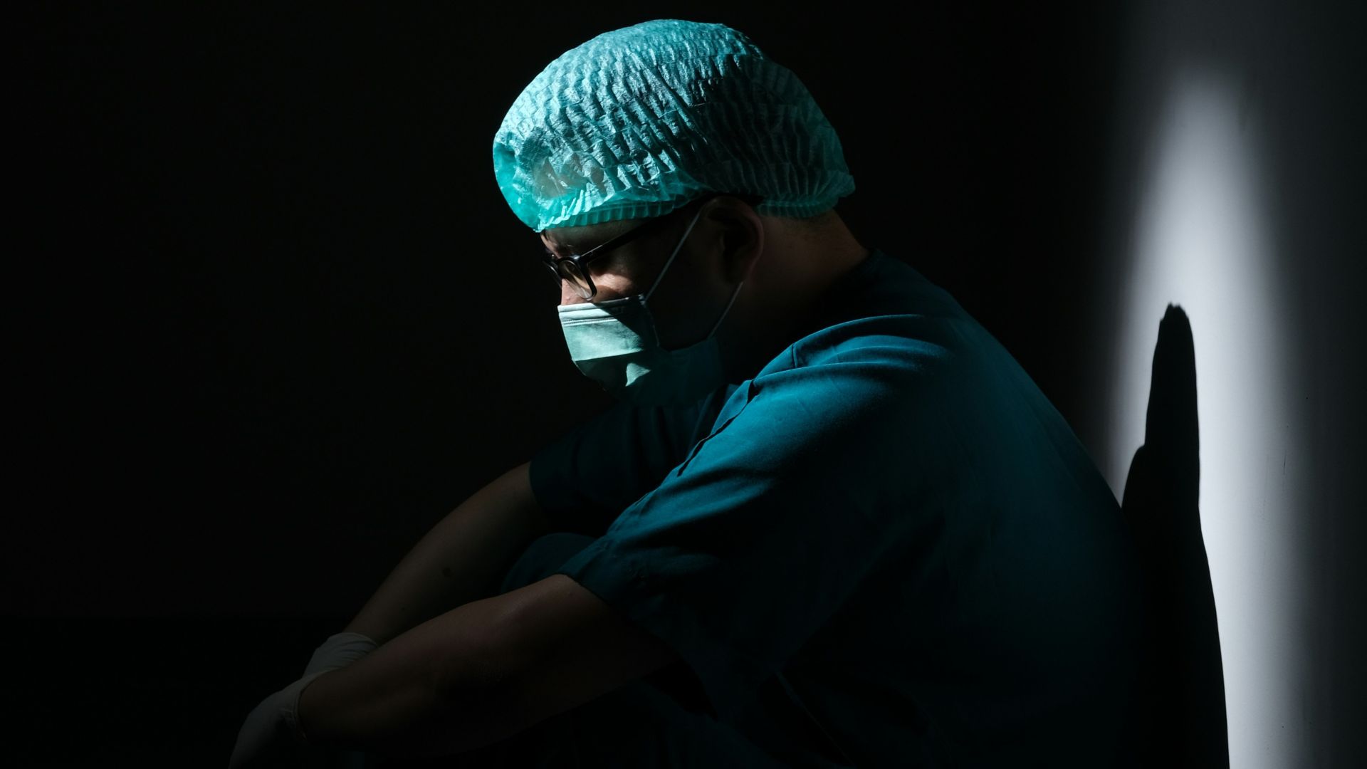 Médico é penalizado após tirar foto íntima de paciente em coma
