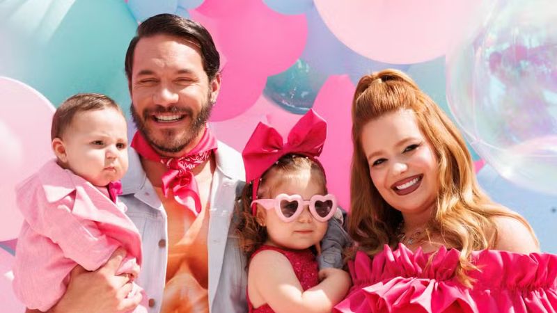 Viih Tube e Eliezer celebram os dois anos de Lua com festa da Barbie: ‘Surpresa’