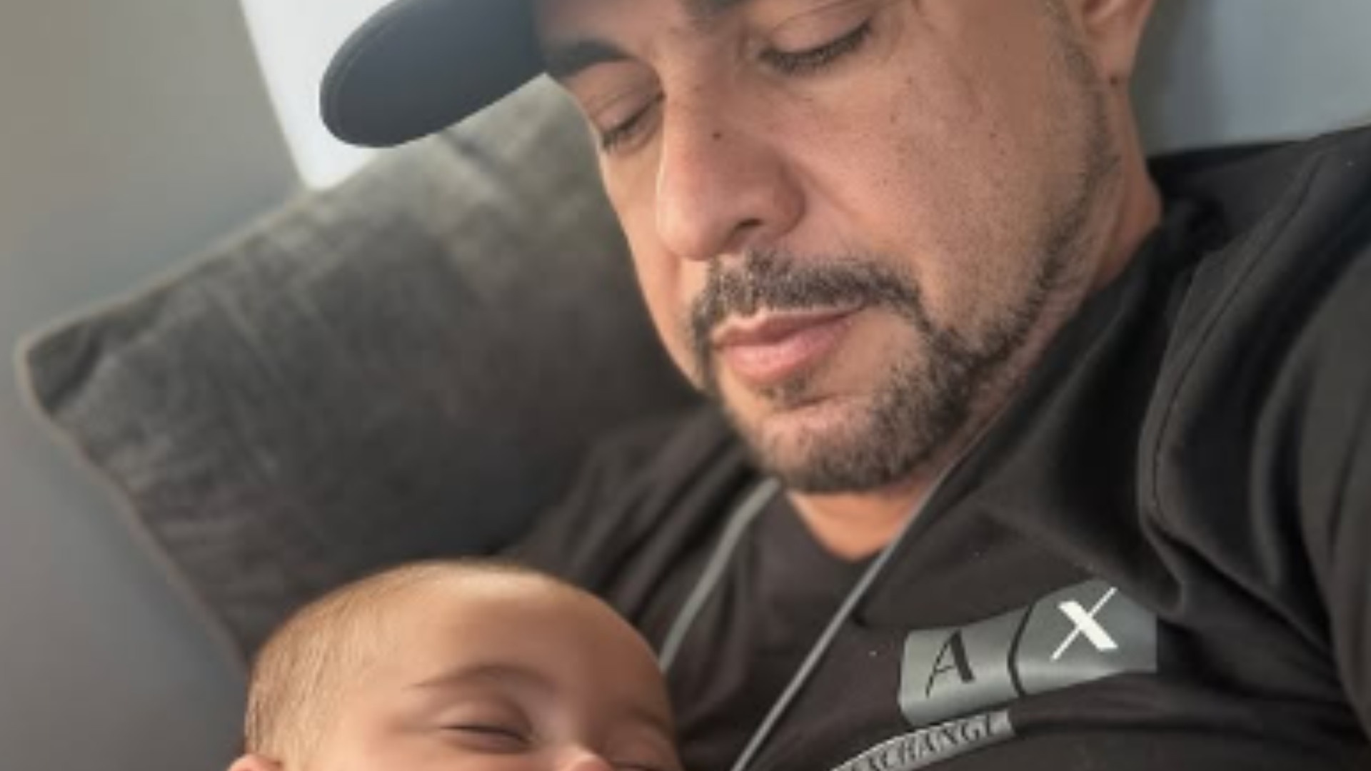 Zezé Di Camargo celebra reencontro com a filha após sete dias longe: ‘Sentido de tudo’