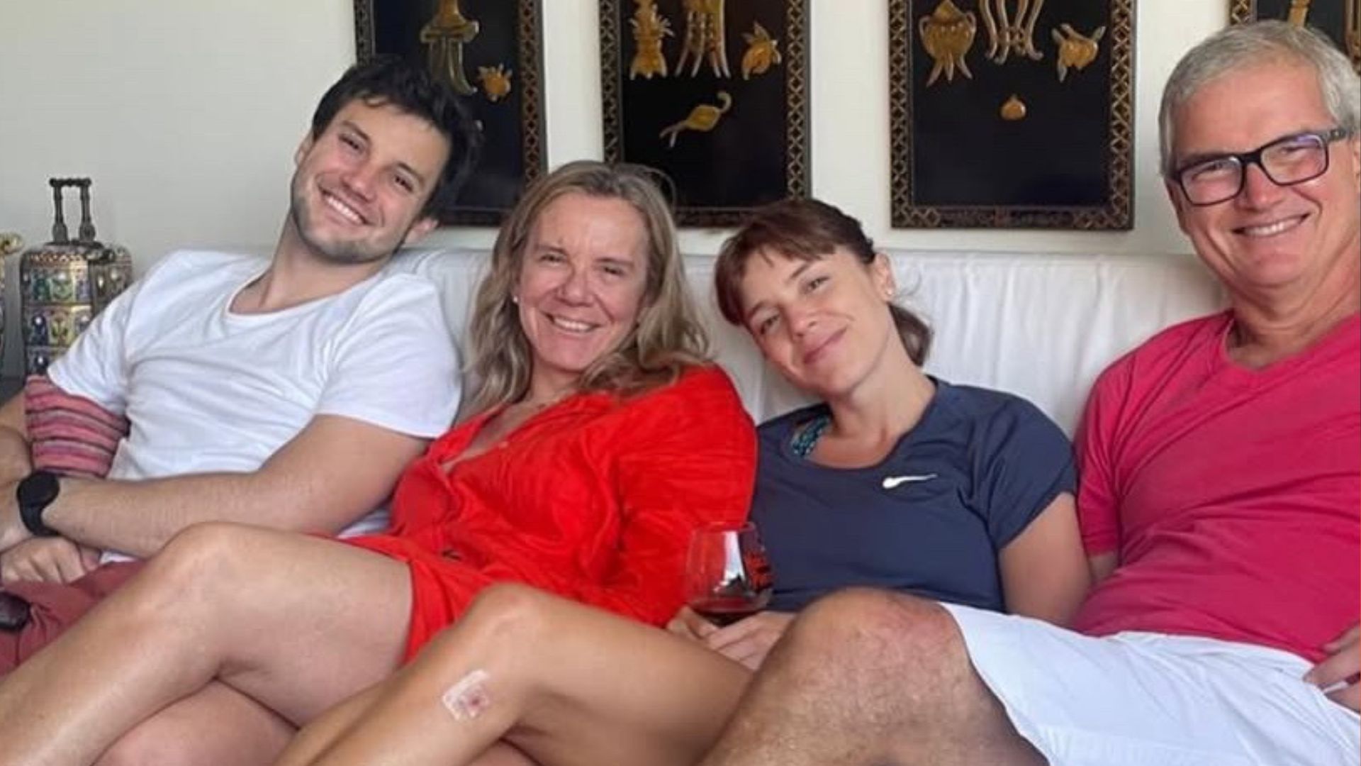 Alice Wegmann emociona web com homenagem aos pais pelo casamento: ‘Maior presente’