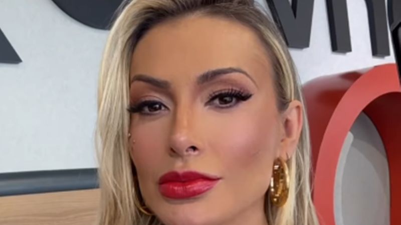 Internet massacra após Andressa Urach expôr seu cachê em boate: ‘Pechincha suja’