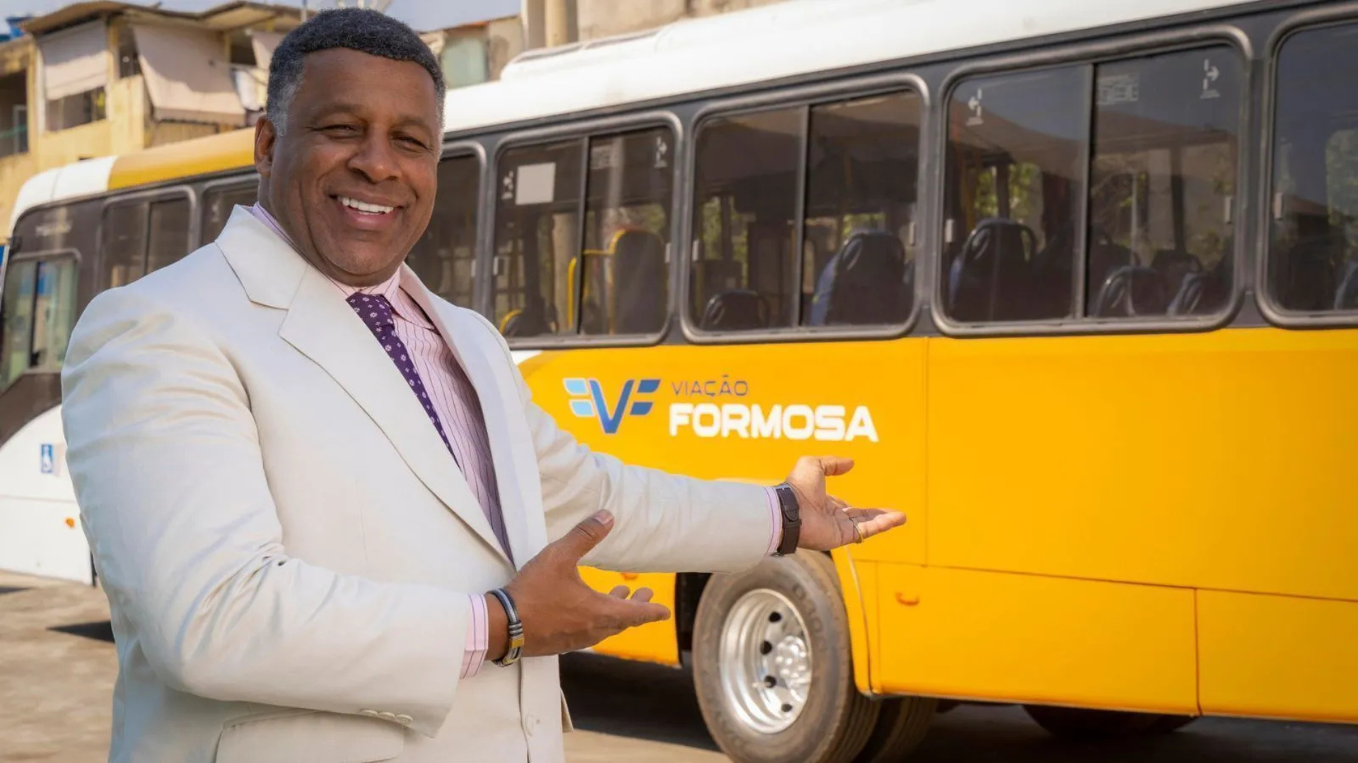 Ailton Graça relembra papel como marido de Viviane Araújo em novela: ‘Extremamente ciumenta’
