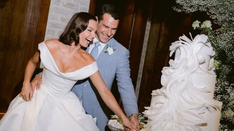 Cerimônia, decoração, bolo e mais: confira tudo sobre o casamento de Isis e Marcus