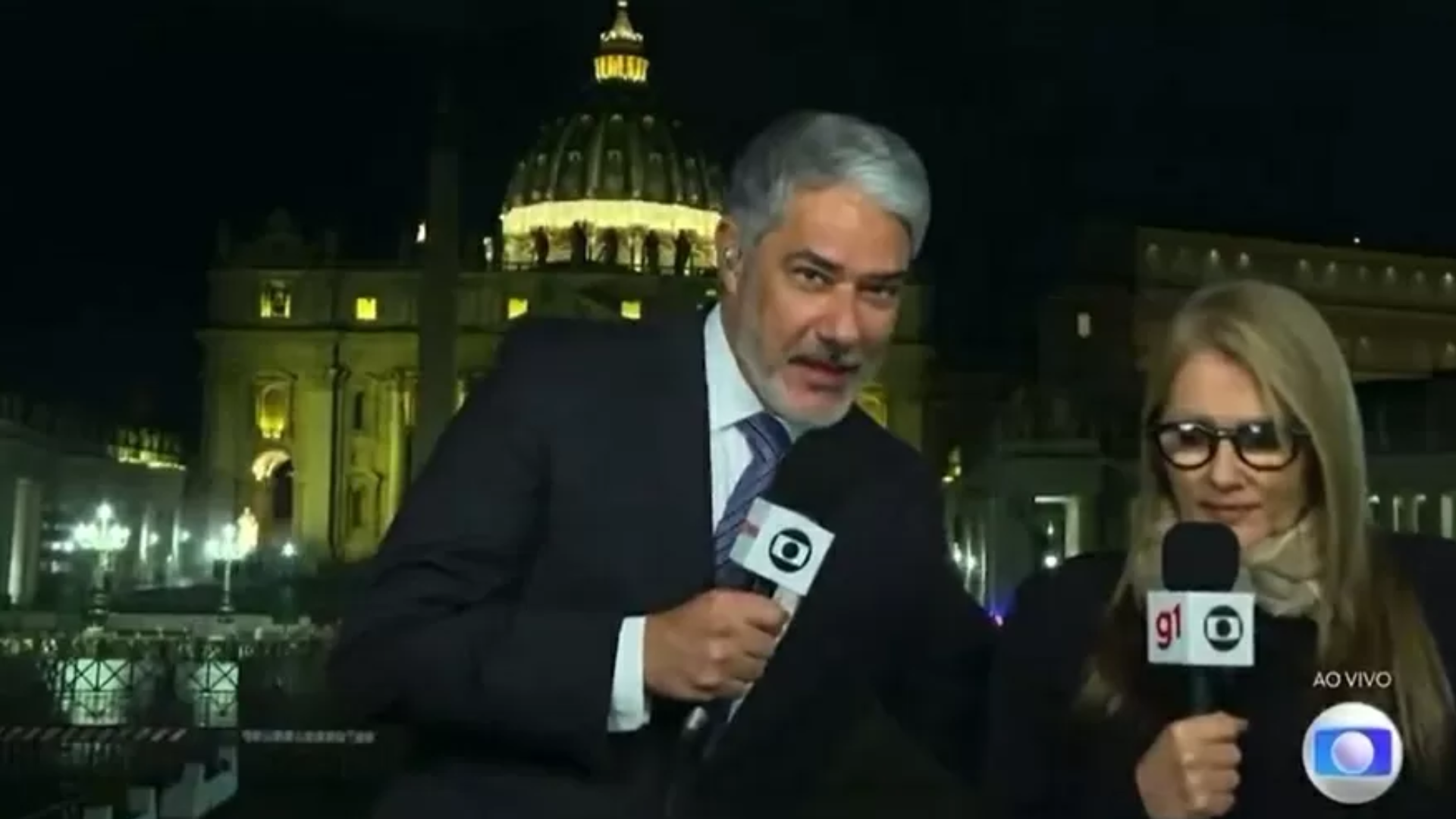 Climão! Ilze Scampirini se esquiva de abraço de William Bonner ao vivo durante cobertura do conclave
