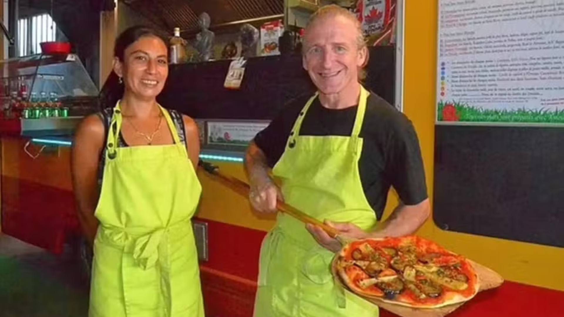 Após assalto, cozinheiro mata, esquarteja e cozinha partes do corpo de homem com legumes