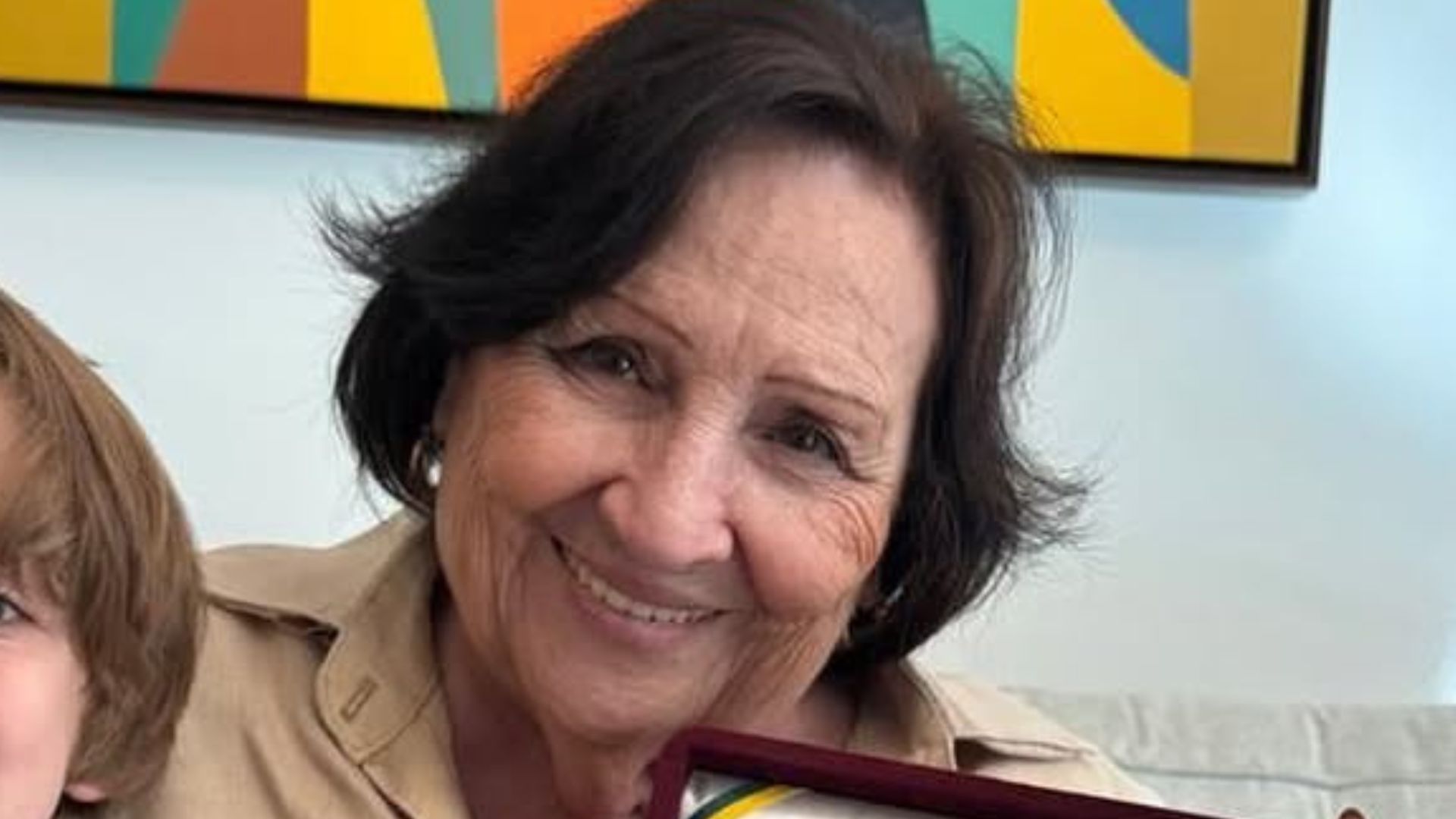 Dona Déa surge com netos ao mostrar homenagem a Paulo Gustavo: ‘Enormes’