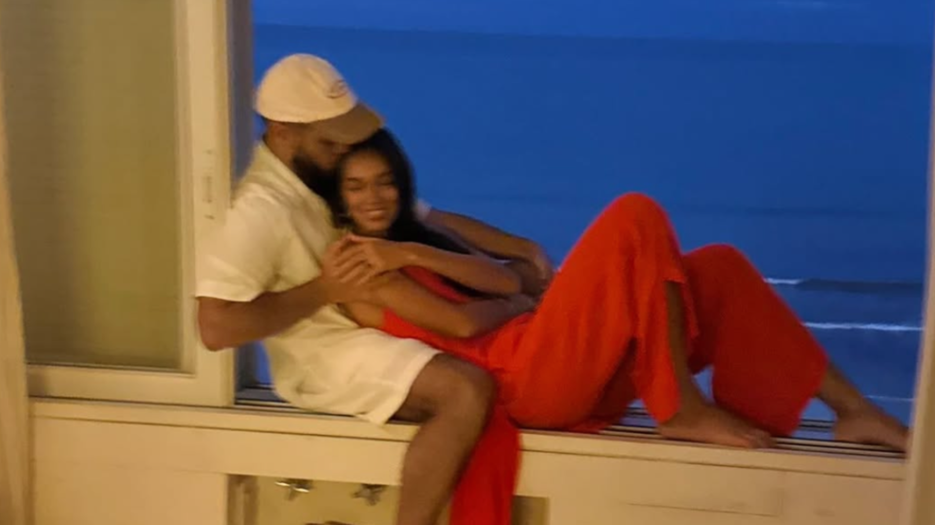 É o amor! Ex-BBB Alane Dias posta foto romântica ao lado de filho de Preta Gil