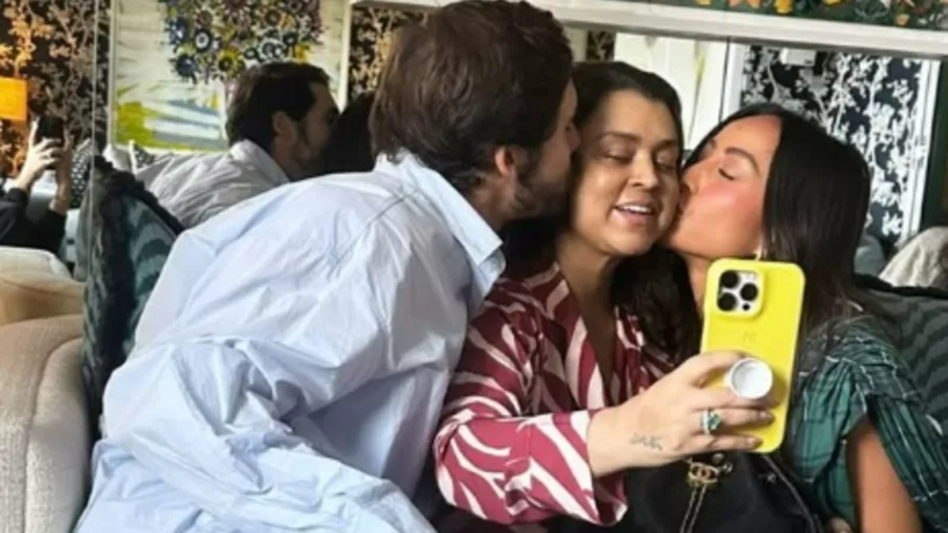 Em Nova York, Sabrina Sato e Nicolas Prattes visitam Preta Gil