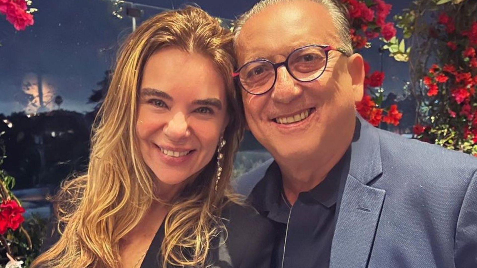 Uau! Galvão Bueno e sua esposa ostentam em voo luxuoso de 1ª classe: ‘Maior paz’